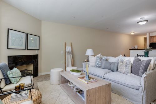 810 7th St, Santa Rosa, CA 95404-4275
