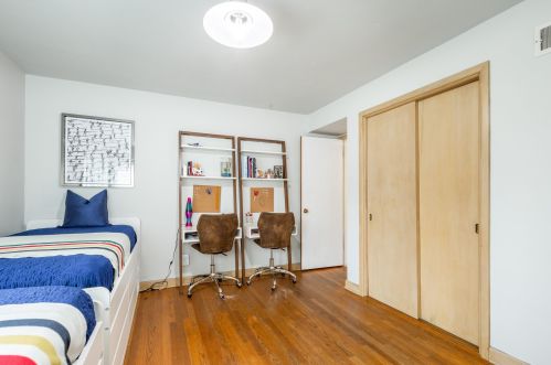 8605 Ravenswood Cir, Milwaukee WI 53226-4657 exterior