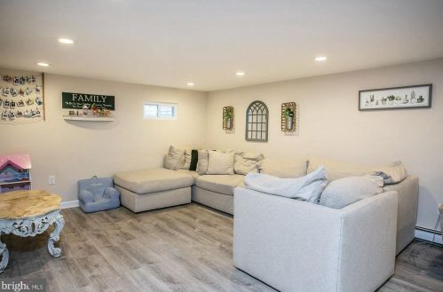 808 Maple Ave, Limerick PA  19468-2987 exterior