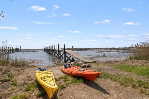 259 Housatonic Dr, Milford CT  06460-4935 exterior