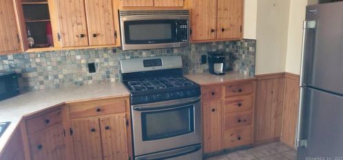 988 Windham Rd, South Windham, CT 06266-1131