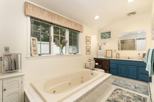 10 Osage Dr, Crotonville NY  10562-3815 exterior