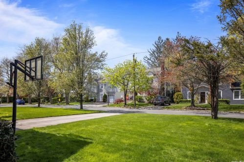 368 Derby Ave, Woodsburgh, NY 11598-2821