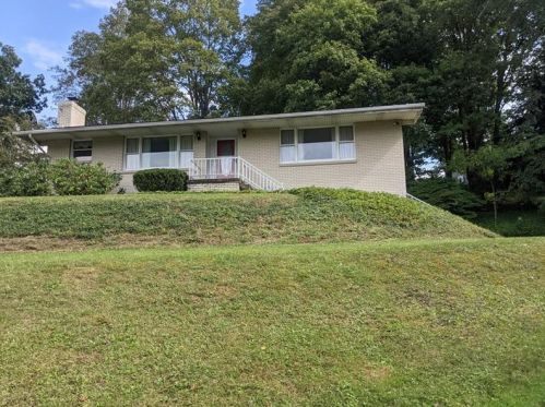 105 Westview Dr, Ligonier, PA 15658-8757