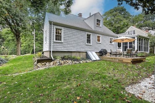 16 Cormier Rd, Lincoln RI  02865-3105 exterior