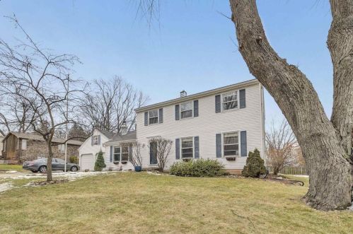 2470 Crest Ln, Green Bay, WI 54302-4206