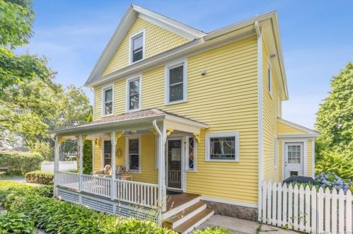 22 Monument St, Groton, CT 06340-3615
