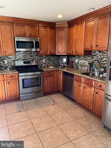 2712 Maple Ave, South Plainfield NJ  07080-5427 exterior