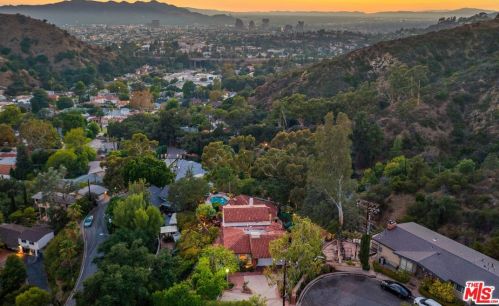 2300 Gardner Pl, Glendale CA 91206 exterior