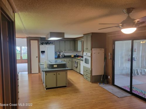 610 Dolphin Cir, Sebastian FL  32976-2591 exterior