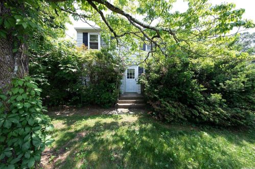 36 James St, Huntington Station, NY 11746-3444