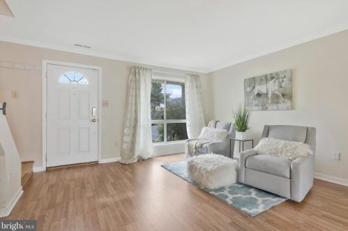 2216 Huston Pl, Herndon VA  20170-4322 exterior