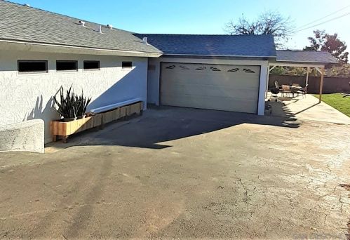 1026 Louie Pl, Vista, CA 92084-4337