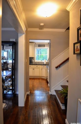 33 Bennett Ave, Huntington Station, NY 11746-2835