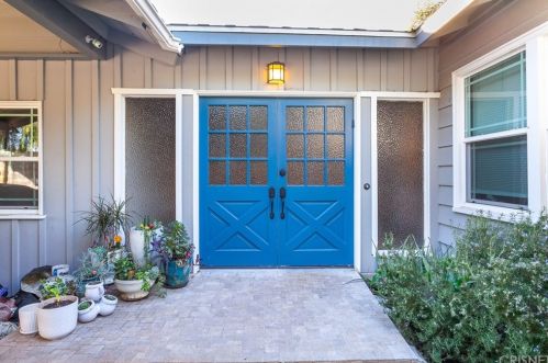 14011 Hartsook St, Van Nuys, CA 91423-1211