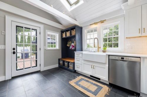 14 Cliff St, Stonington, CT 06378-1255