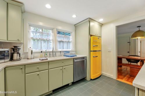 49 Laurel Way, Norfolk CT  06058-1178 exterior