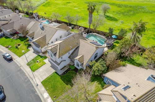 8856 Hiddenspring Way, Elk Grove CA  95758-6153 exterior