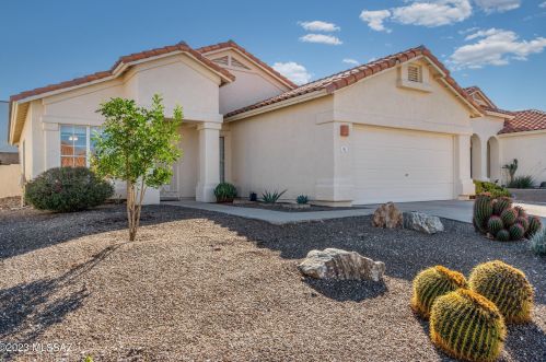69 Shrader Ln, Tucson, AZ 85748-2138