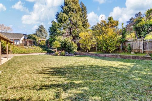 434 Brentwood Dr, Benicia CA  94510-1437 exterior