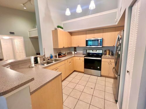 419 Villa Cir, Boynton Beach FL  33435-8911 exterior