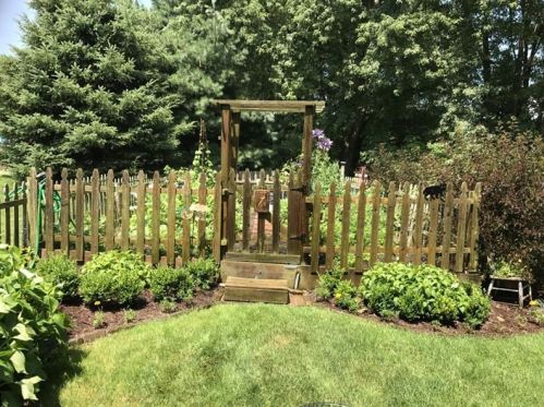 1204 Harmony Heights Dr, Harmony PA  16037-7628 exterior