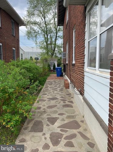 203 Woodlawn Ave, Florence NJ  08518-1011 exterior