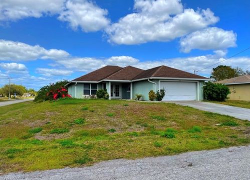 2918 12th St, Lehigh Acres, FL 33976-3020