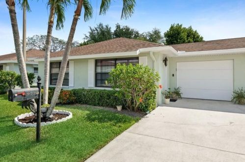 9770 Pecan Tree Dr, Boynton Beach, FL 33436-0646