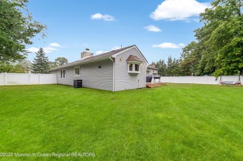 13 Pelican Dr, Berkeley Township NJ 08721-1654 exterior