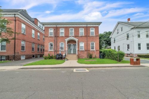 47 Grove St, Windsor Locks, CT 06096-1829