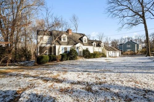 36 Comstock Hill Rd, New Canaan, CT 06840-5218