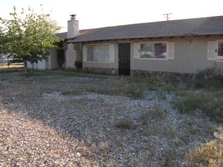 15394 Washoan Rd, Apple Valley CA  92307-3249 exterior