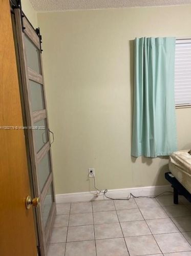 874 70th Pl, Hialeah FL  33014-5220 exterior