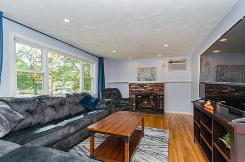 45 Ackerman St, Salem NH  03079-3401 exterior