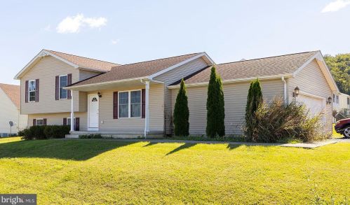 104 Mulberry Ln, Wardensville, WV 26851-8700