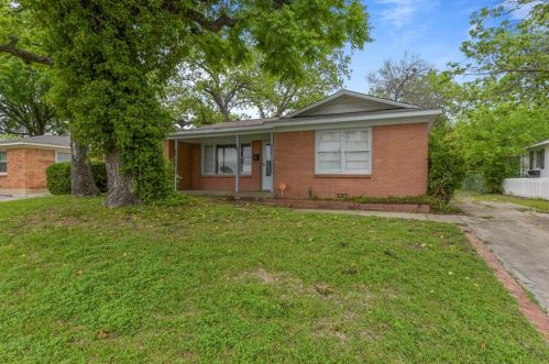 6208 Walnut Dr, Fort Worth, TX 76114-3132