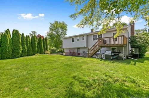 66 Todd Dr, North Haven CT  06473-1038 exterior