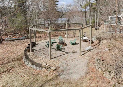 16 10th St, Kingston NH  03848-3717 exterior