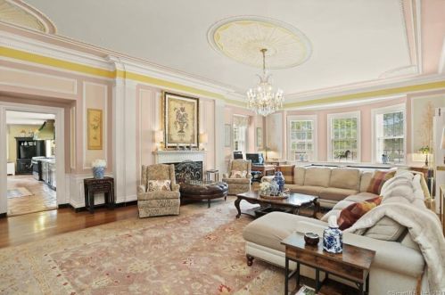 124 Old Battery Rd, Bridgeport CT  06605-3616 exterior