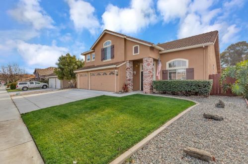 2121 Cypress St, Hollister, CA 95023-7554