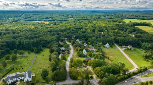 2 Emery Ln, Stratham NH  03885-2309 exterior