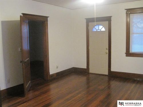 101 Park Ave, Oakland, NE 68045-1227