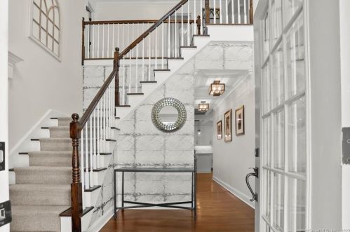 22 Country Club Rd, Stamford, CT 06903-1324