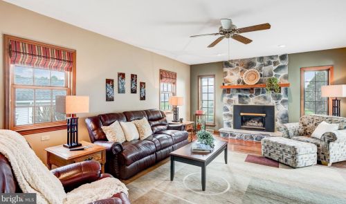 75 Maple Ave, Bareville PA  17540-9602 exterior