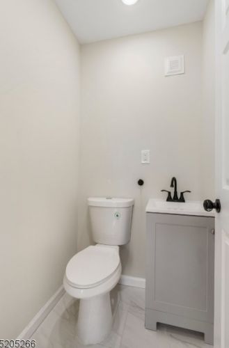 215 Rutledge Ave, East Orange NJ  07017-4911 exterior