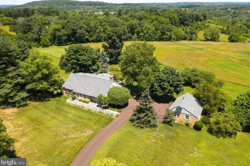 2135 Squirrel Hill Rd, Collegeville, PA 19473-2004