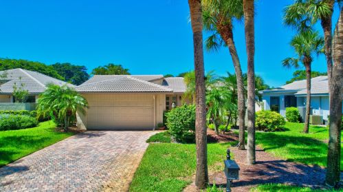 28 Glens Dr, Boynton Beach FL  33436-6207 exterior