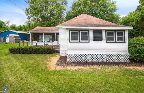 23700 Euclid St, Schneider, IN 46376-9702