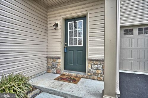 39 Crooked Dr, West Enola, PA 17025-1522